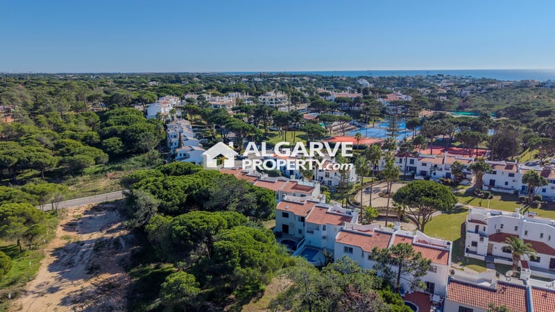 Villa in Almancil - view 1