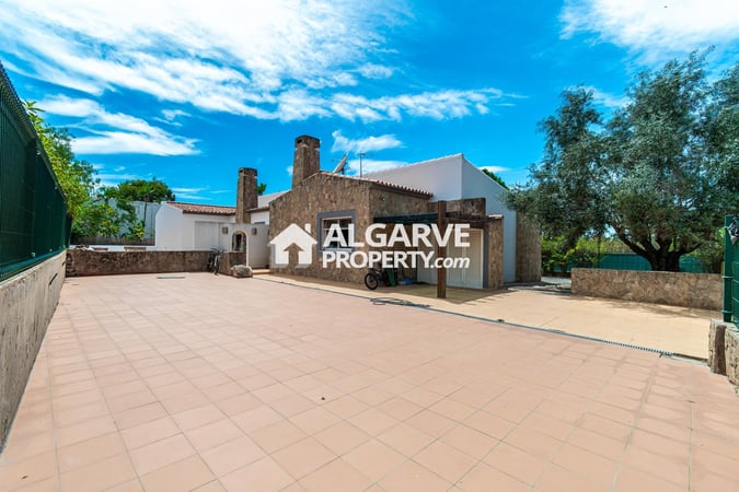 Villa in Quarteira - view 1