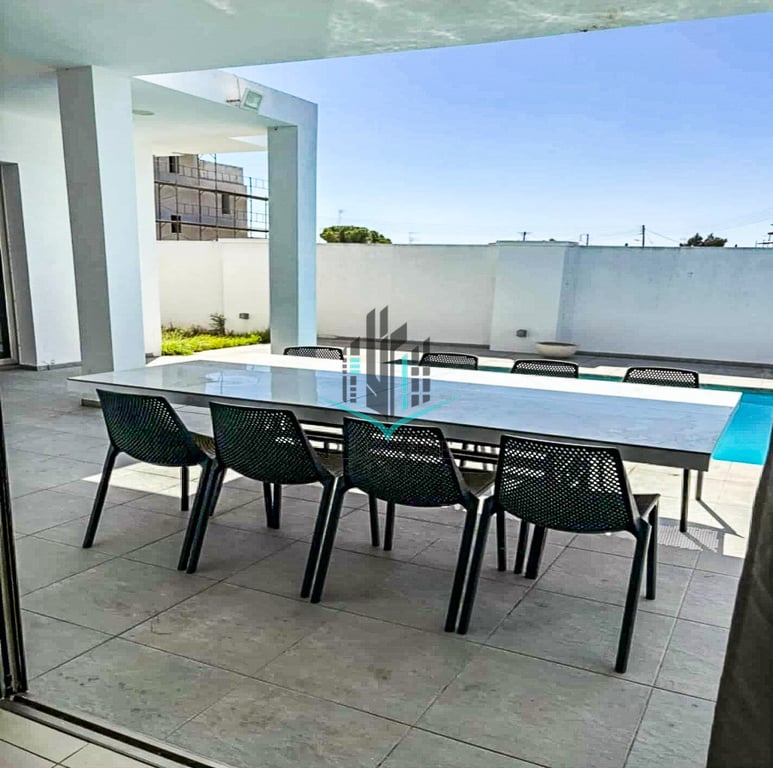 Villa in Dromolaxia - Image 3