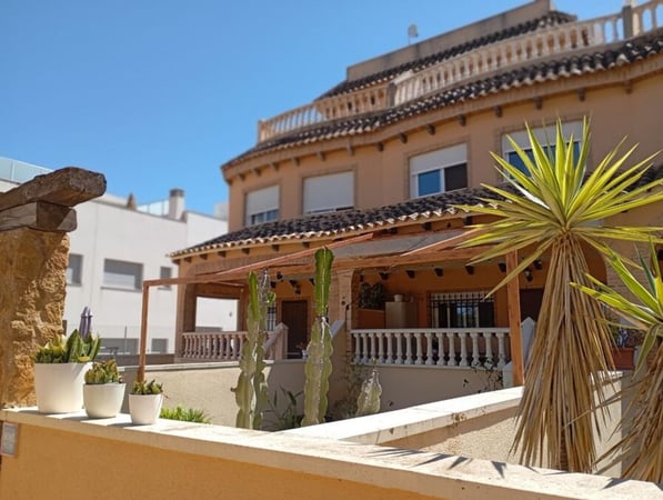 House in Guardamar del Segura - view 1