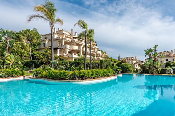 Apartment in Benahavis - view 1