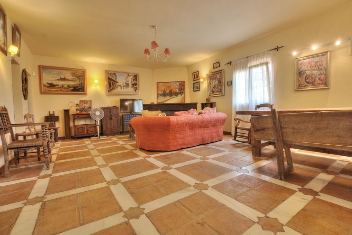 Farm, Ranch or Equestrian in Mijas - Image 3