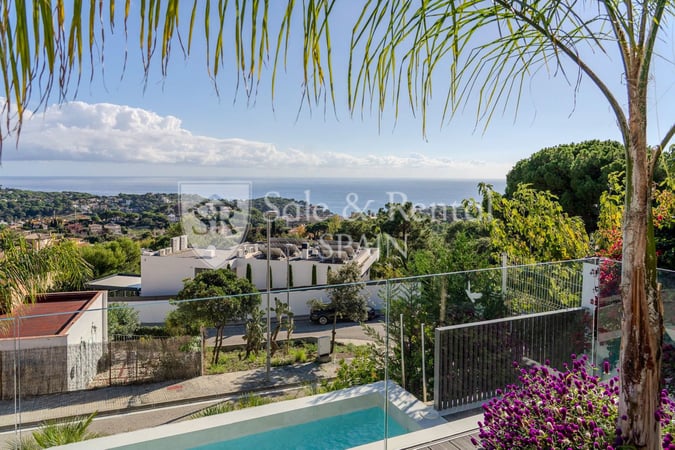 House in Lloret de Mar - view 1
