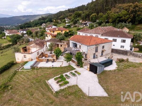 House in Vila Nova do Ceira - view 1
