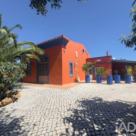 House in Quelfes - view 1