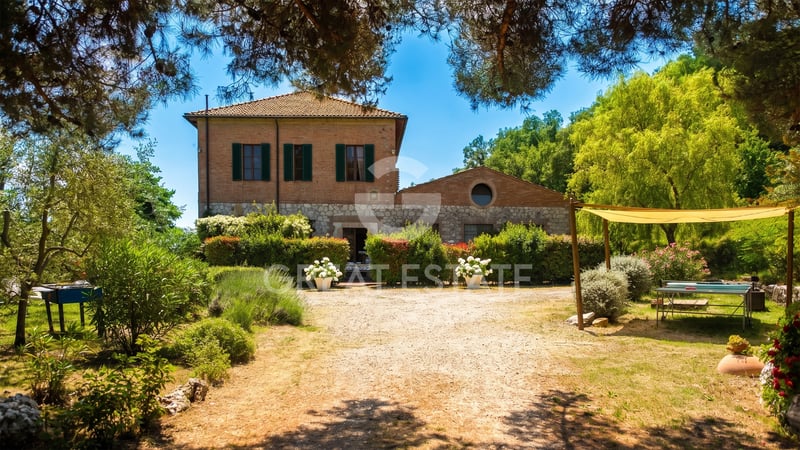 House in Radicondoli - view 1