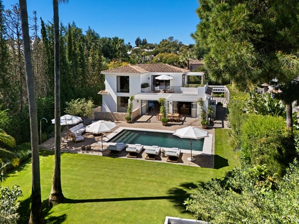 Villa in Nueva Andalucia - view 1