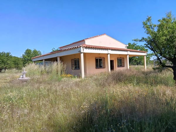 House in Teresa de Cofrentes - view 1