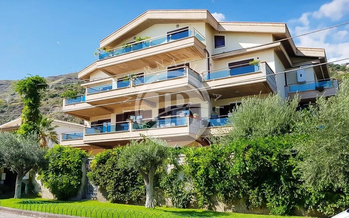 Apartment in Taormina - view 1