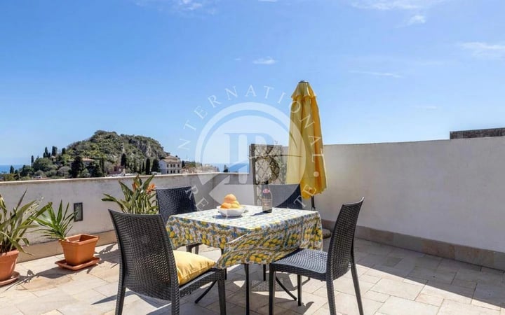 Villa in Taormina - view 1