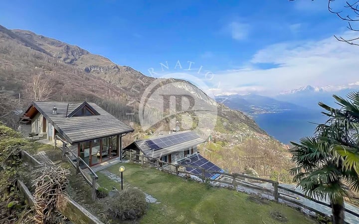 Villa in Pianello del Lario - view 1