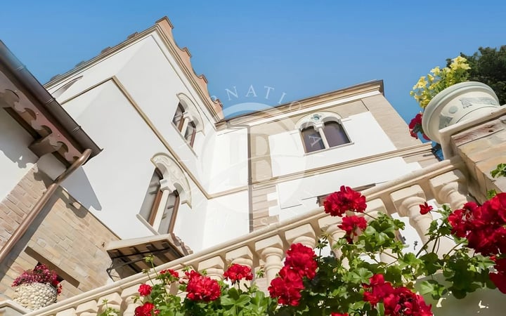 Villa in Sant'Omero - view 1