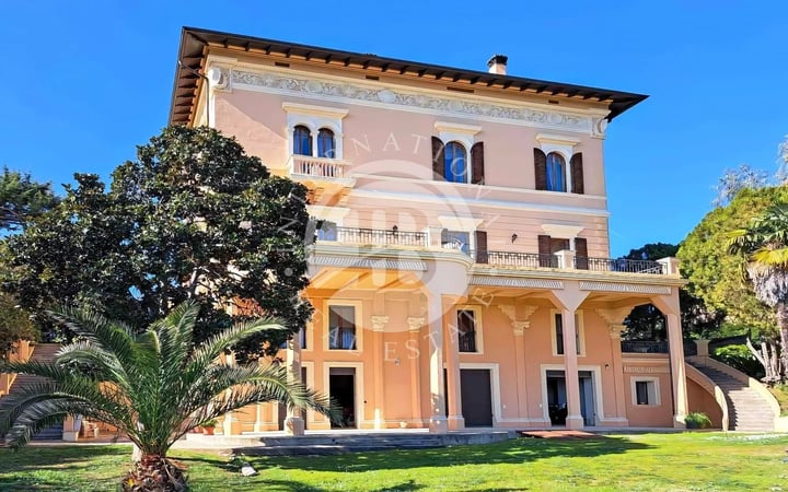 Villa in Giulianova - view 1