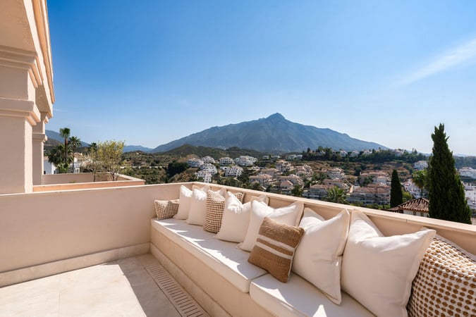Apartment in Nueva Andalucia - view 1