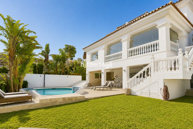 Villa in Malaga - view 1