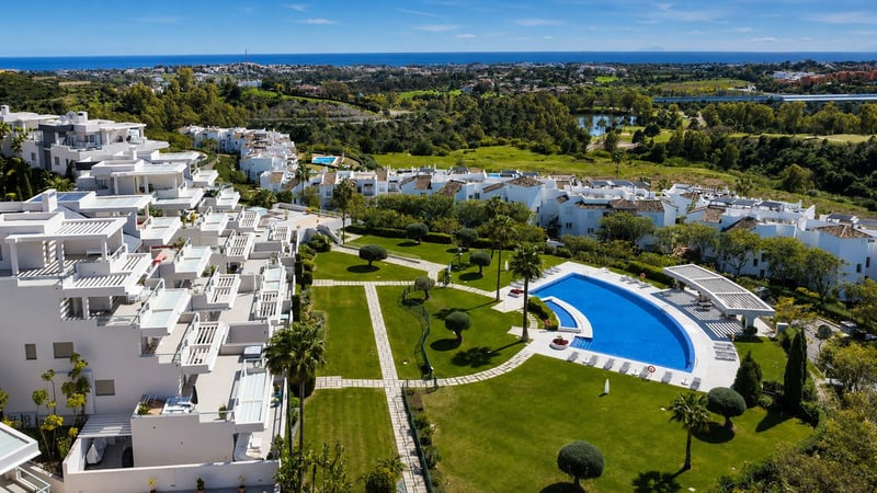 Apartment in Benahavis - view 1