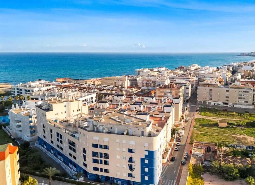 Apartment in Torrelamata - Image 2