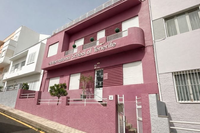 House in Santa Maria de Gracia - view 1