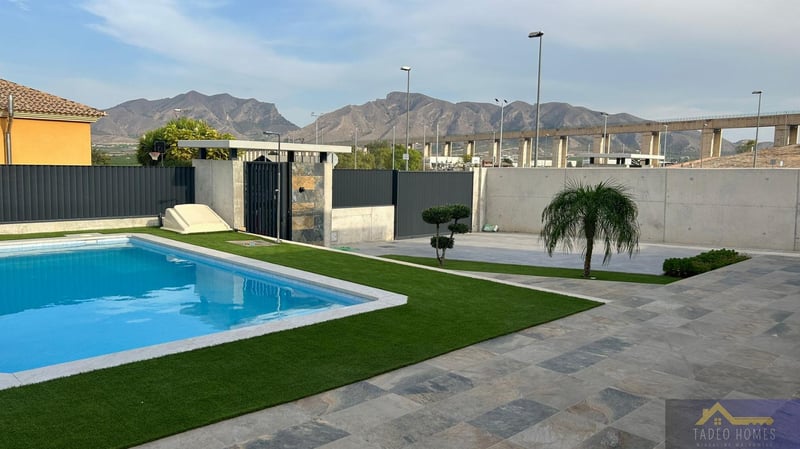 Chalet in Reiguero de Poniente - view 1