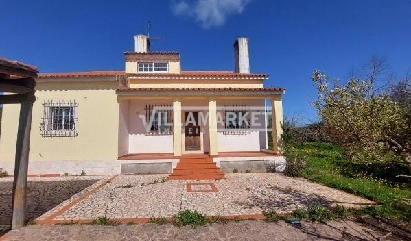 House in Borba - view 1