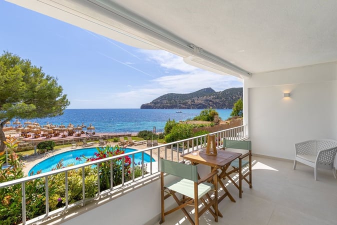 Apartment in Camp de Mar - view 1