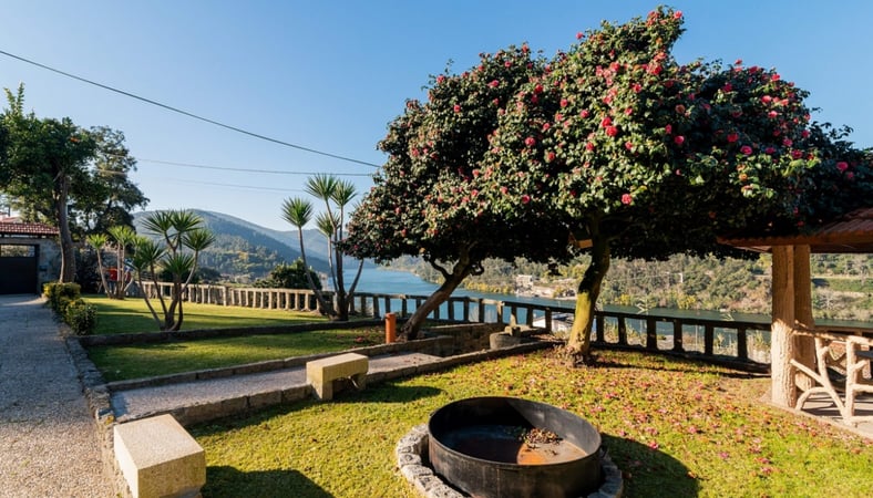 House in Santa Maria de Sardoura - view 1
