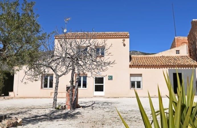 Villa in Pinoso - view 1
