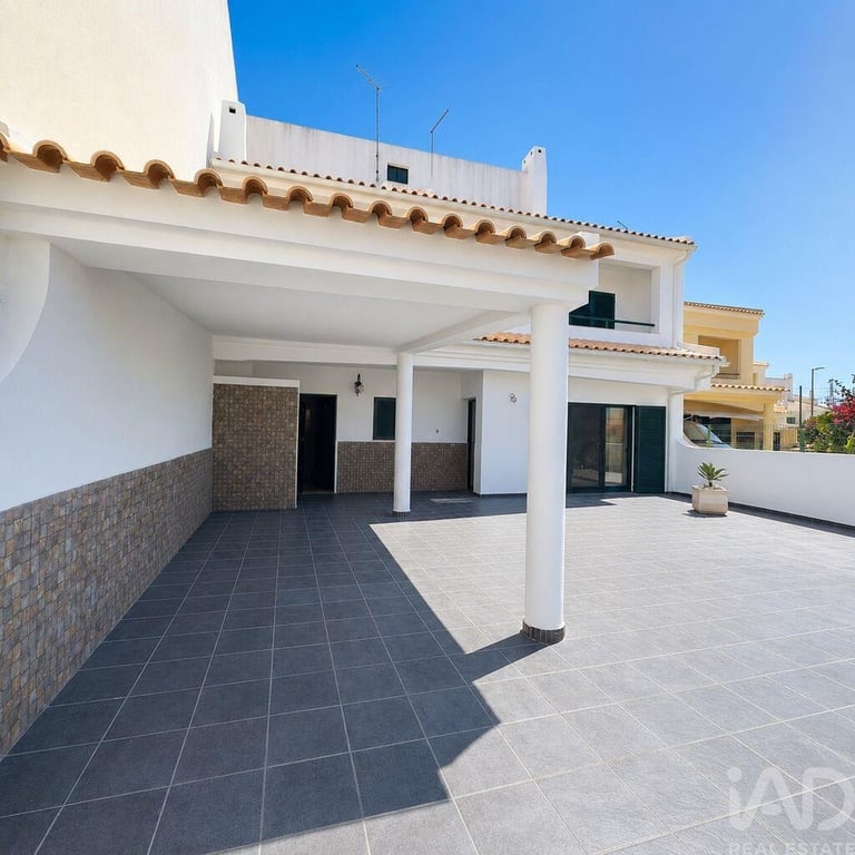 House in Oura - Image 3