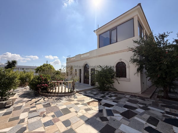 House in Aradippou - view 1