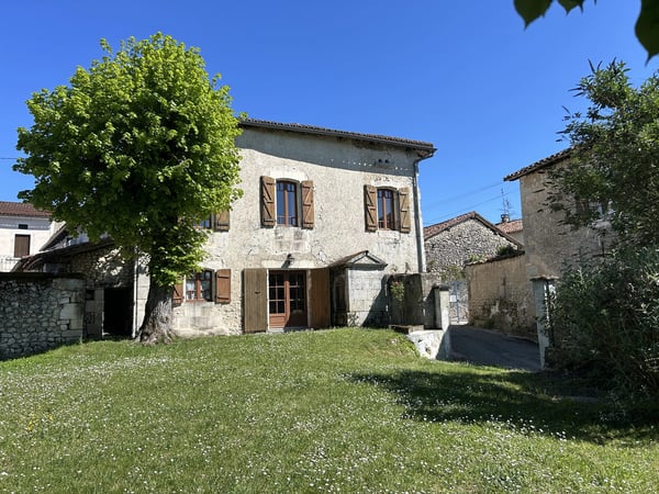 House in Saint-Paul-Lizonne - view 1