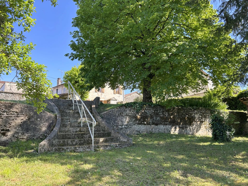 House in Saint-Paul-Lizonne - Image 2
