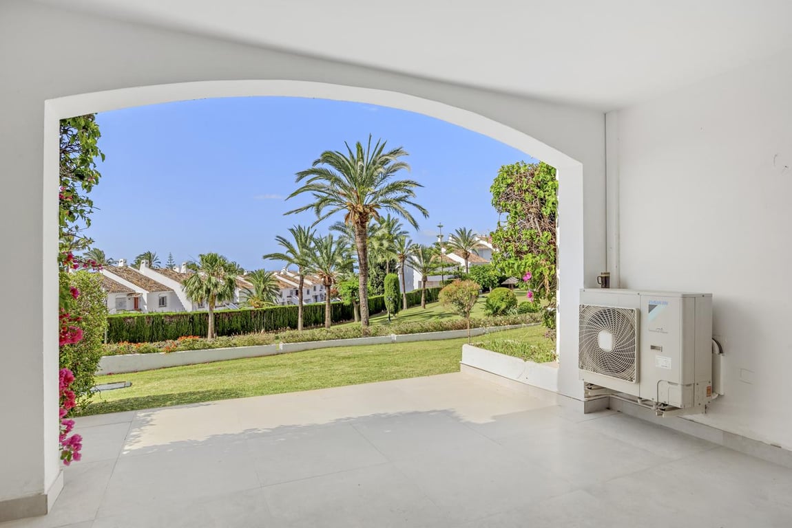 Apartment in Nueva Andalucia - Image 2