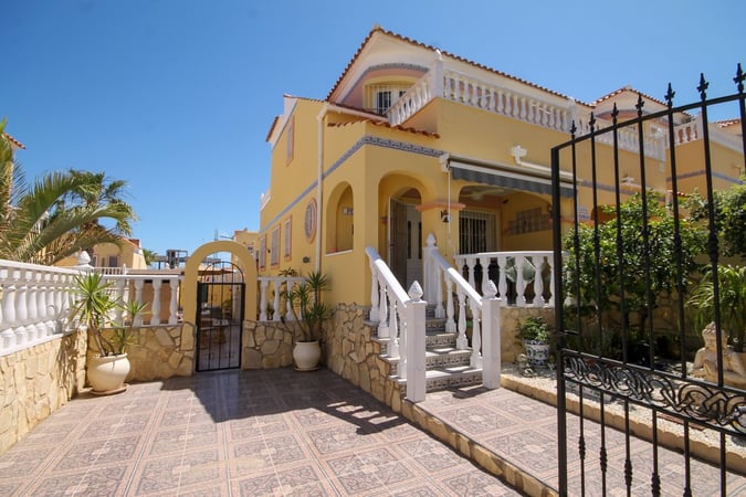 House in Urbanizacion los Balcones - view 1