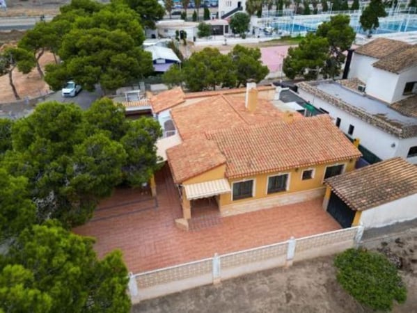 Villa in Dehesa de Campoamor - view 1