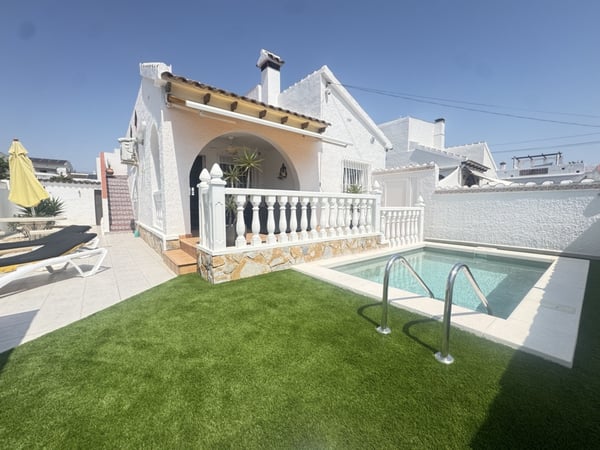 Villa in Villamartin - view 1