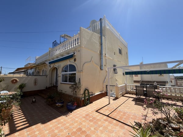 House in San Miguel de Salinas - view 1