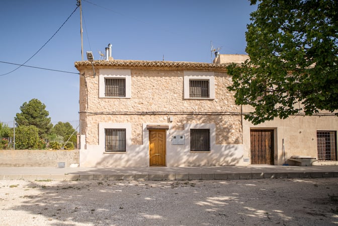 House in Pinoso - view 1