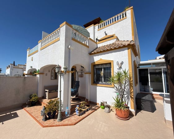 Villa in Jacarilla - view 1