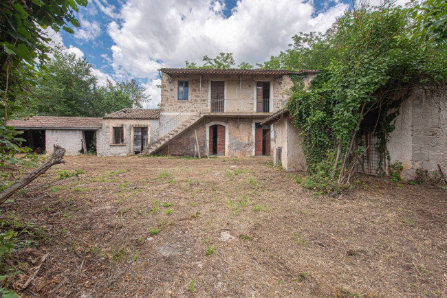 House in Roccasecca - view 1