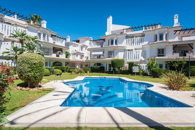 Apartment in Nueva Andalucia - view 1