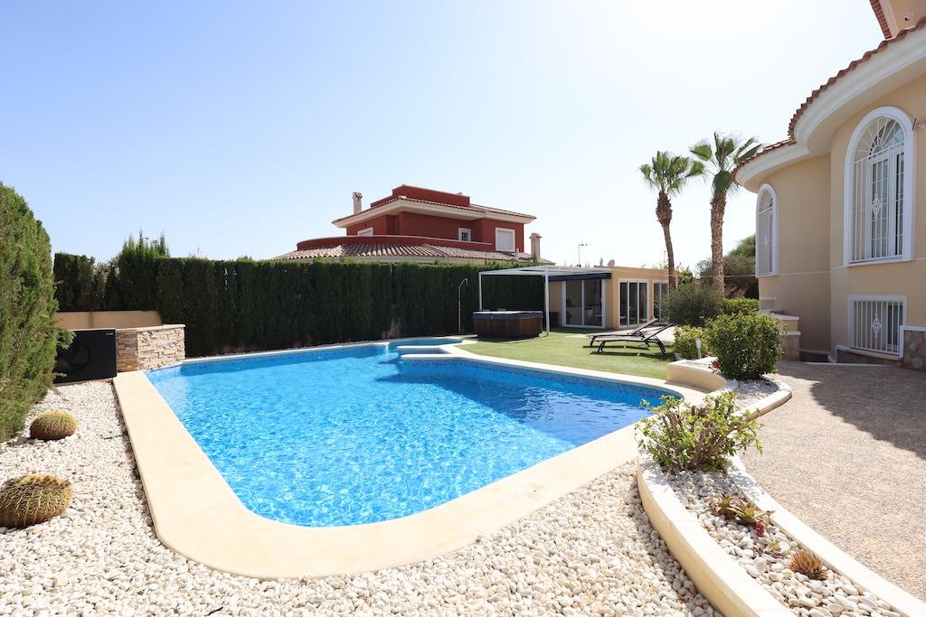 Villa in Ciudad Quesada - Image 3