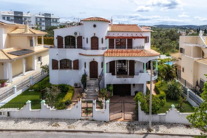 Villa in Loule - view 1