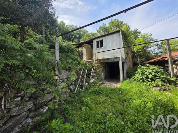 House in Portela - view 1