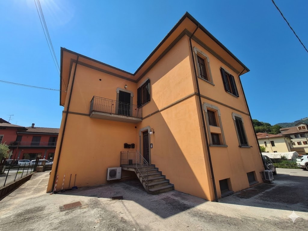 House in Castelnuovo di Garfagnana - Image 2