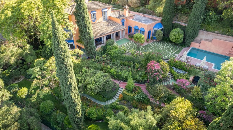 Villa in Benahavis - view 1