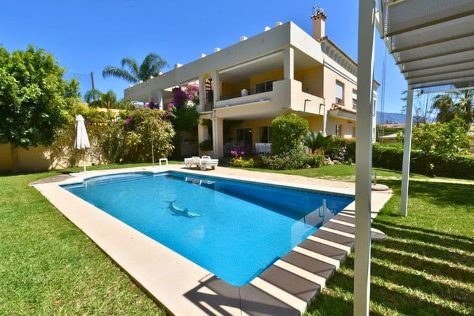 Villa in Guadalmina - view 1