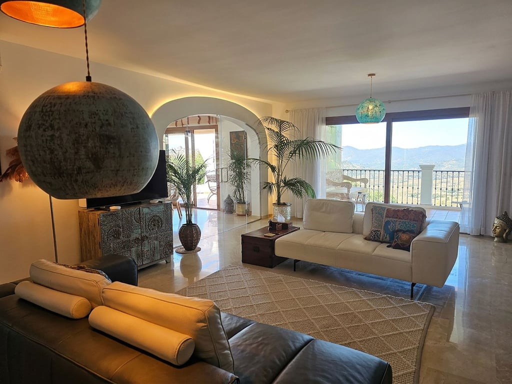 Villa in Mijas Costa - Image 3