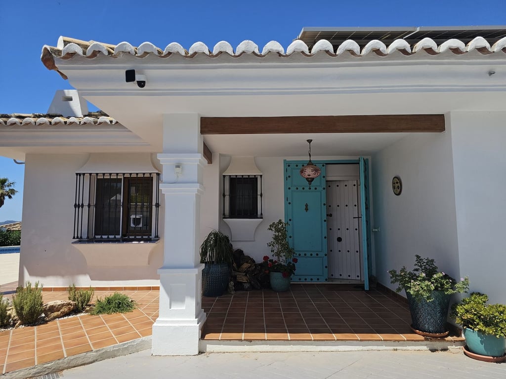 Villa in Mijas Costa - Image 2