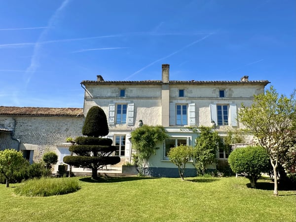 House in Saint-Saturnin - view 1