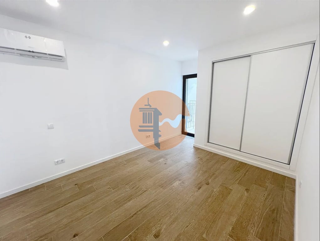 Apartment in Vila Real de Santo Antonio - Image 3